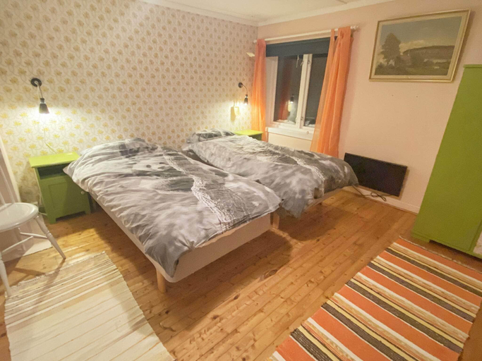 Bedroom 2, person holiday home in STONGLANDSEIDET, Tranøy