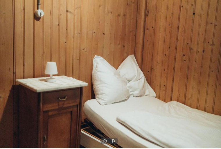 Bedroom 2, Berghotel Gasterntal, Frutigen
