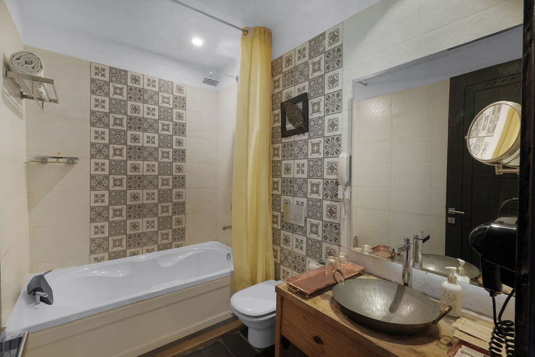 Bathroom 5, Aureva Shaantam Resorts & Spa, Garhwal