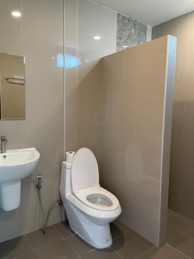 Bathroom 4, Sinai Hotel, K. Nikhom Pattan