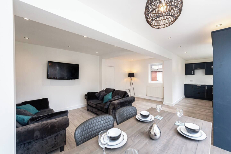 Others 5, Hillfoot House, Sefton