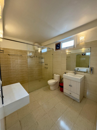 Bathroom 2, Baekar Stays, Kullu