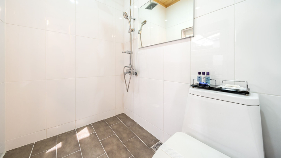 Bathroom 4, Buan Cordelia Pool Villa Pension, Buan