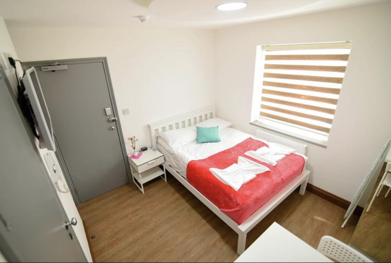 Others 5, London Suites, London