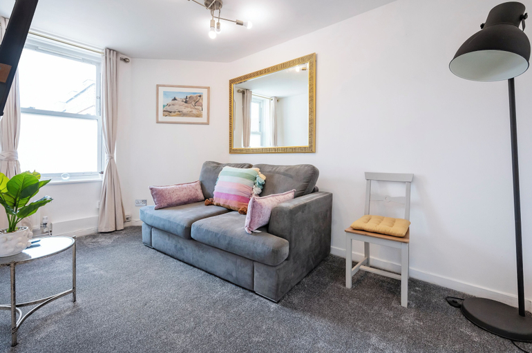 Others 4, Spacious London stay -3 Bedroom property, London