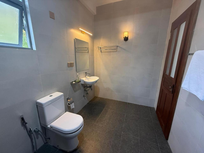 Bathroom 3, Hanthana Heritage, Pathahewaheta