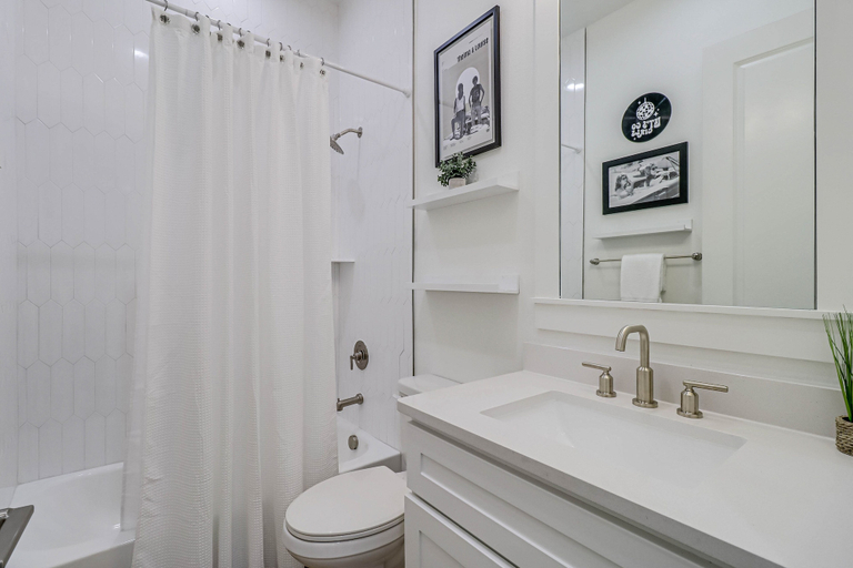 Bathroom 3, Retro Retreat TC 8102, Nueces