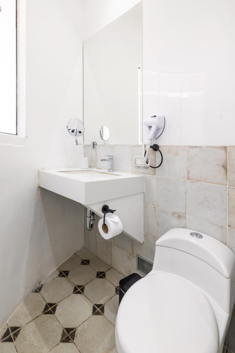 Bathroom 3, Tarata Boutique Hotel, Lima
