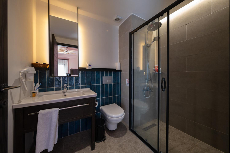 Bathroom 5, Kotinos Beach Hotel, Gökçeada