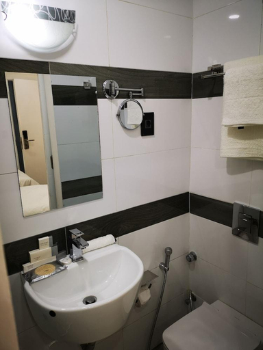 Bathroom 3, Jardim das Acacias, Maputo