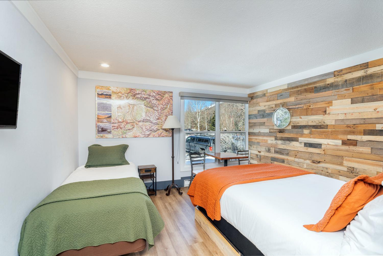 Bedroom 2, Mountainside Inn 111 by Alpine Lodging Telluride, San Miguel