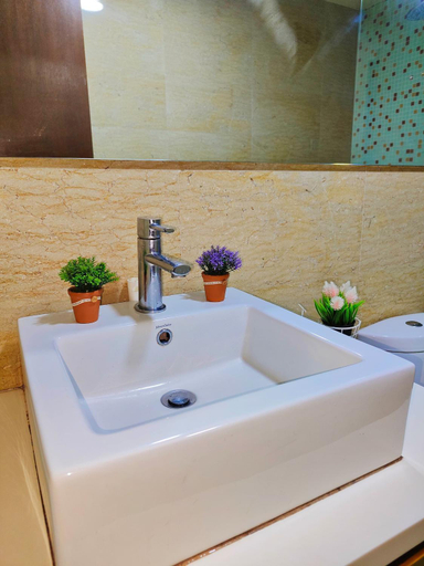 Bathroom 2, Casablanca Skypool Hostel, Kuala Lumpur
