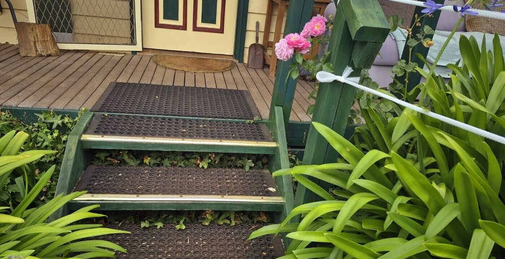 Exterior & Views 5, Abelia Cottage of Daylesford Botanical, Hepburn - East
