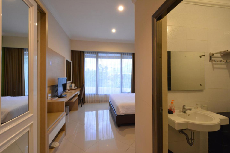 Bathroom 11