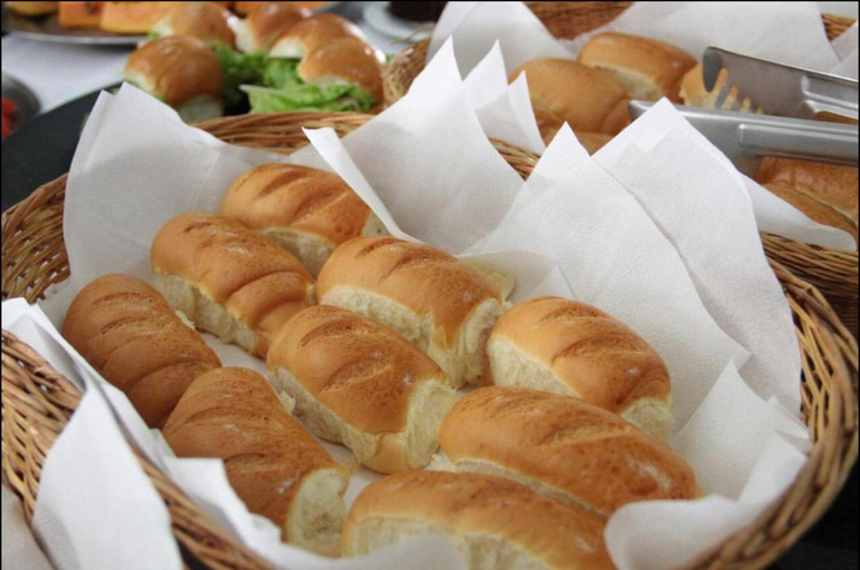 Food & Drinks, Lagoa Quente Flat Service -512B, Caldas Novas