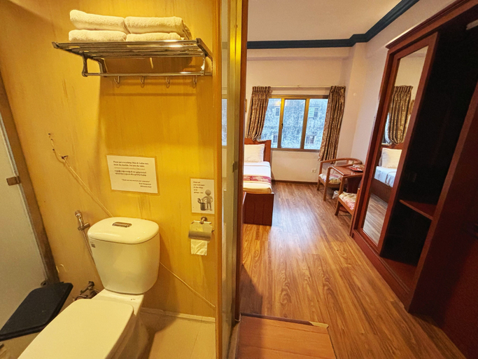 Bathroom, Diamond Lake Hotel KTV&Dancing Bar, Yangon