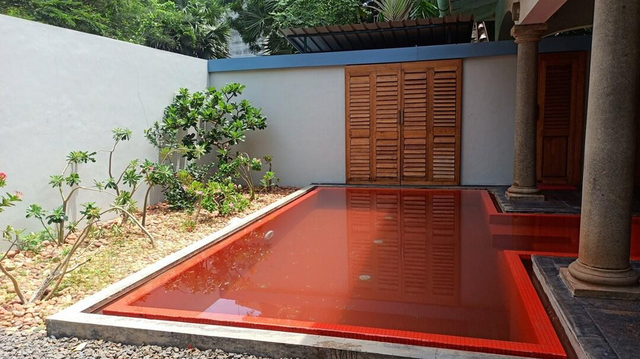 Swimming Pool 23