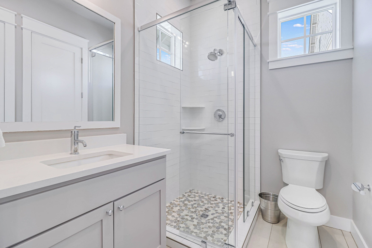 Bathroom 4, Favor 255 BE, Nueces