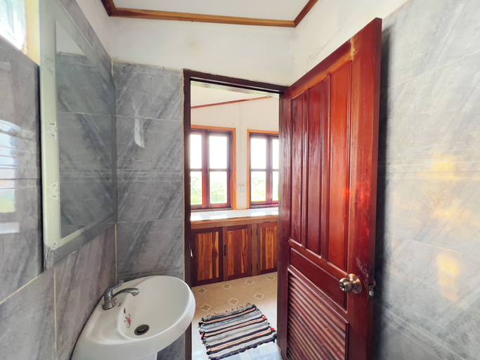 Bathroom, BANSUAN Homes, Luang Prabang