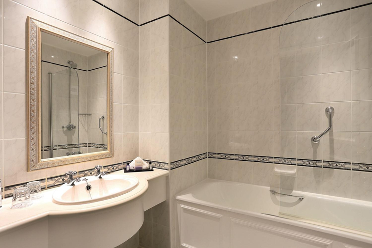 Bathroom 4, Macdonald Leeming House, Cumbria