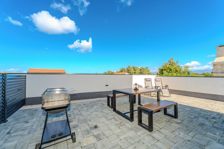 Others 2, Apartment Babic, Vir