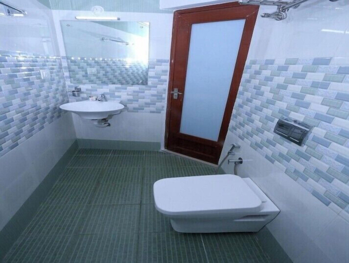 Bathroom 2, Safariya Forest Inn, Theni