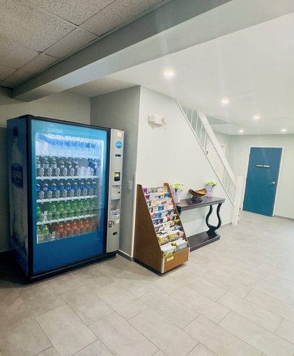 Food & Drinks 5, Motel 6 McGraw, NY - Cortland, Cortland