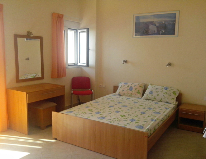 Others 5, Seaview Studio, 3 Pers Panoramic Seaview in Beautiful Setting, West From Chania, Crete