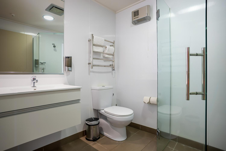Bathroom, Marakura Deluxe Motel, Southland