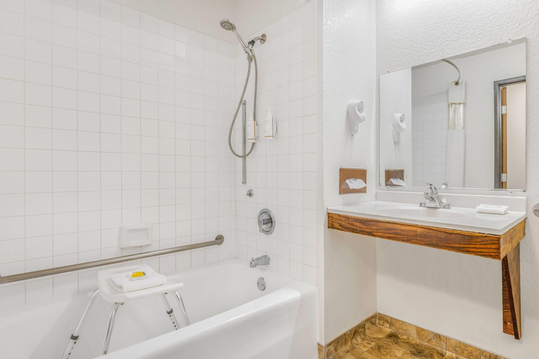 Bathroom 5, Super 8 by Wyndham Arcata, Humboldt