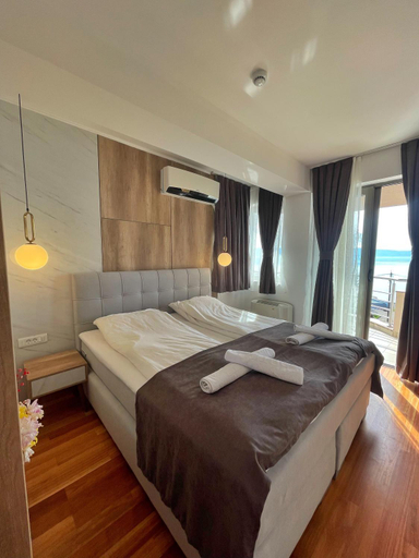 Others 5, Villa Nika
