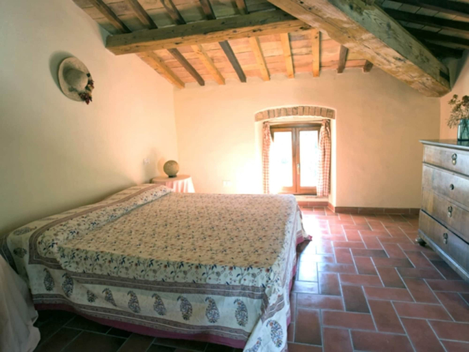 Room 5, Farmhouse in Umbertide With Pool, Perugia