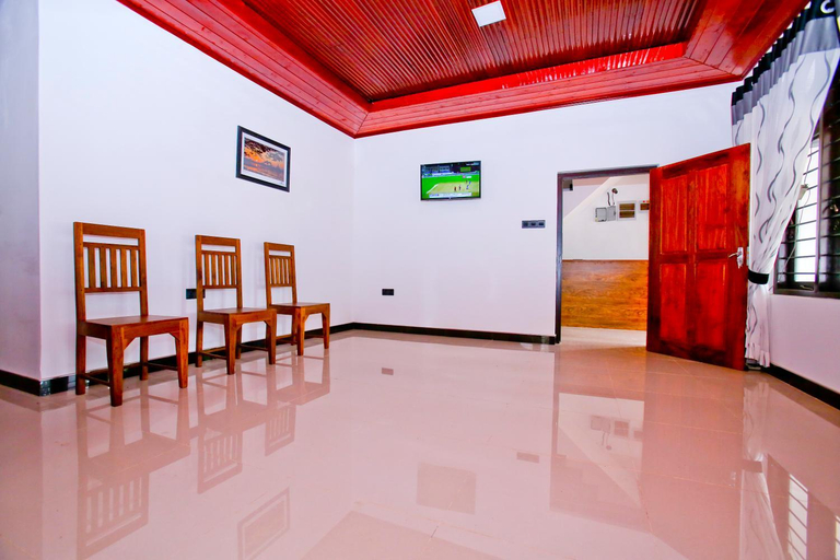 Shared lounge/TV area, Sapumal Lodge, N. Palatha East