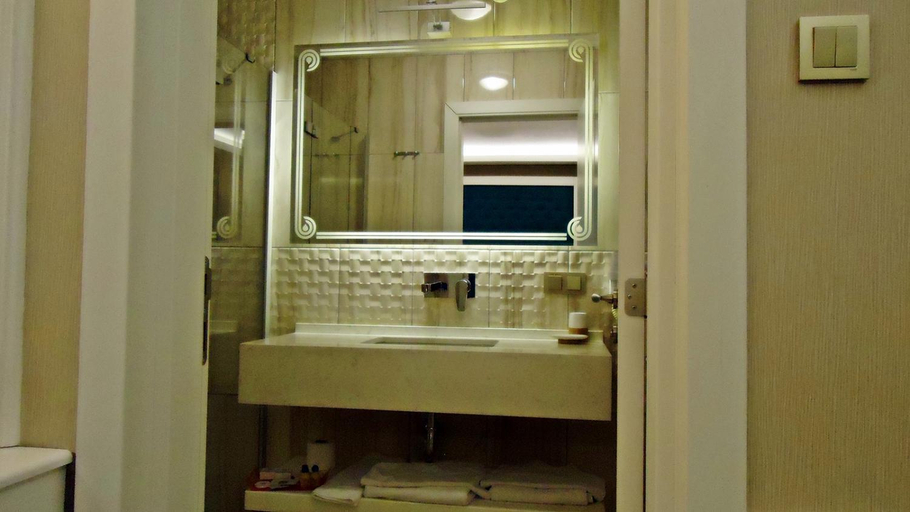 Bathroom 2, Berrak Otel, Salihli