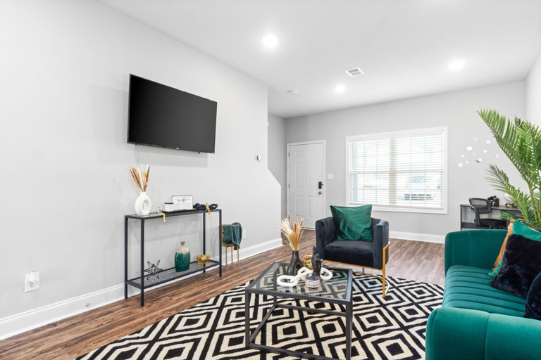 Room 4, Modern Comforts in Clarksville, Montgomery