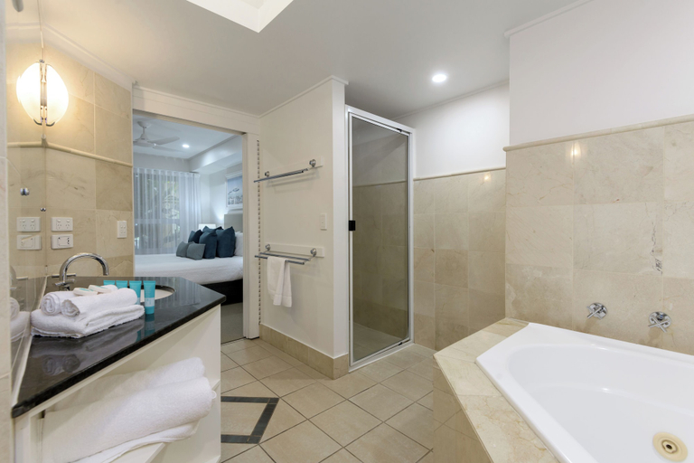 Bathroom 5, Mandalay Luxury Beachfront Apartments, Douglas