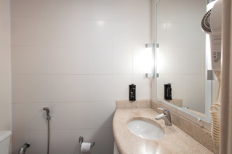 Bathroom 4, ibis Presidente Prudente Manoel Goulart, Presidente Prudente