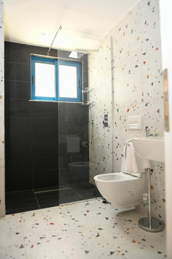 Bathroom 4, Village By The Sea, Kavajës