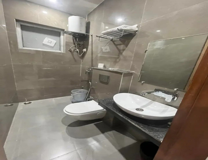 Bathroom 4, The Eiyuu Hotels - IGI Airport New Delhi, Delhi