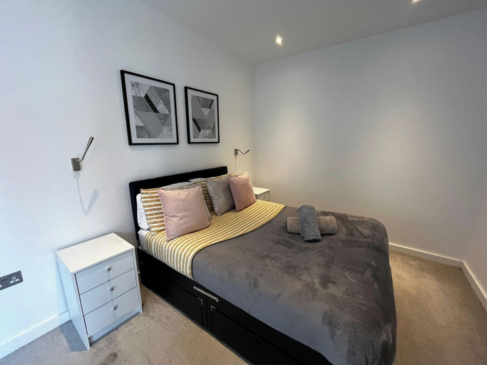 Room 3, Grosvenor Rd - 2-bedrooms - Sleeps 5 - Parking, Hertfordshire