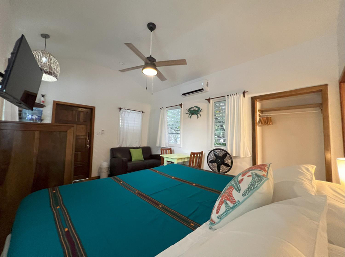Bedroom 2, Sea Dreams Hotel