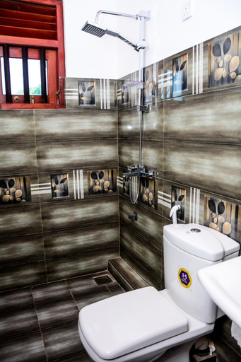 Bathroom 2, Villa Shanaya, Hikkaduwa