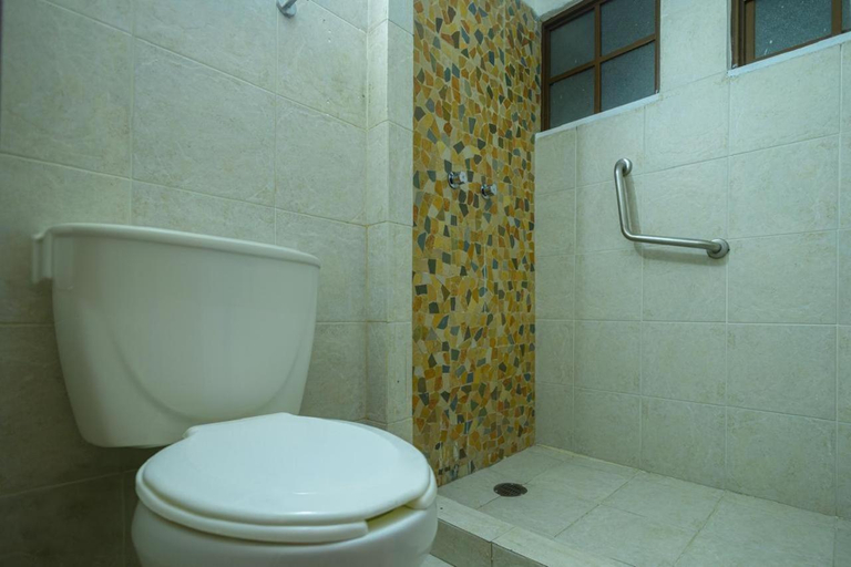 Bathroom 3, Hotel Posada Don Matias, Del Centro