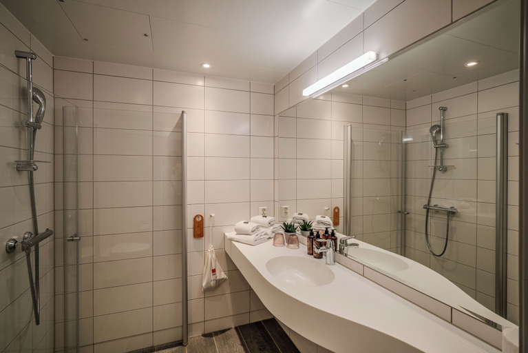 Bathroom 5, Valldal Fjordhotell - by Classic Norway Hotels, Norddal
