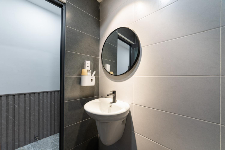 Bathroom 4, Bui Vien Beats - Balcony & Netflix Studio, D1, District 1