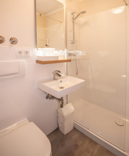 Bathroom 4, Burghotel Aschau, Rosenheim