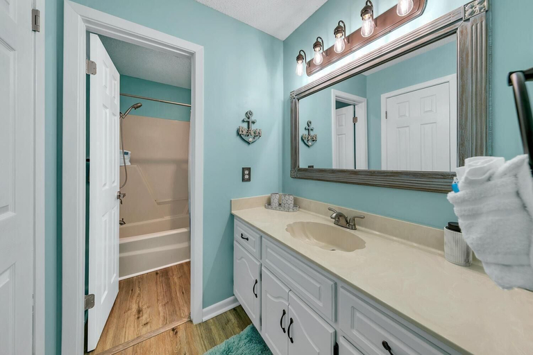 Bathroom 4, Manatee Summer House, Bay