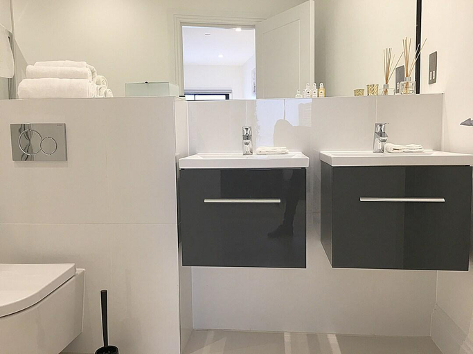 Bathroom 3, Urban Stay Oxford Circus Apartments, London