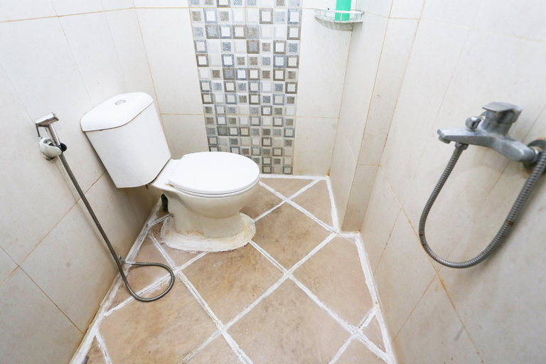 Bathroom 3, OYO 94348 Bro & Sis, Bekasi