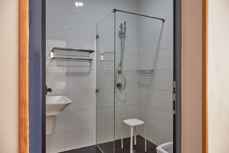 Bathroom 3, HOTEL TRIPOLITSA, Analamanga
